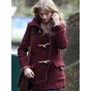 taylor-swift-burgundy-coat