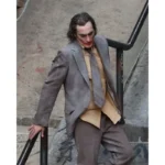 joaquin-phoenix-grey-suit